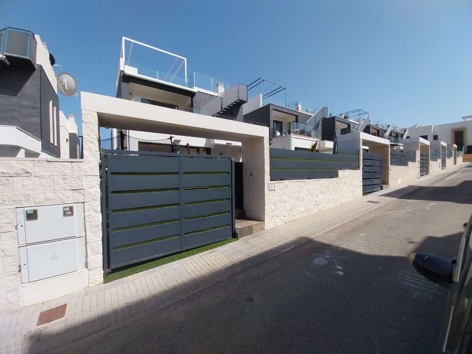 Modern 6 bed Villa with Private Pool in Playa Flamenca/ Villamartin.