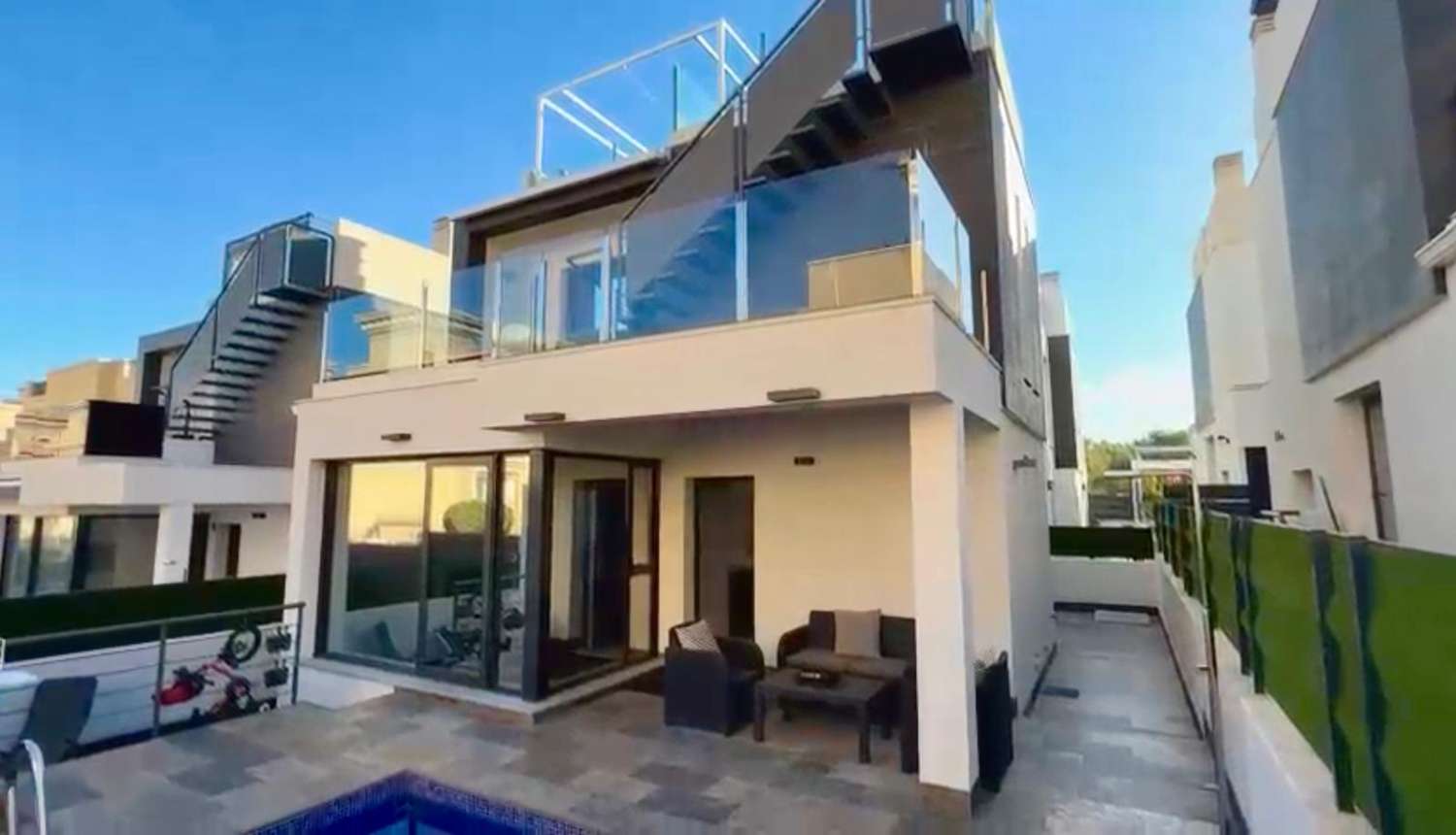 Modern 6 bed Villa with Private Pool in Playa Flamenca/ Villamartin.