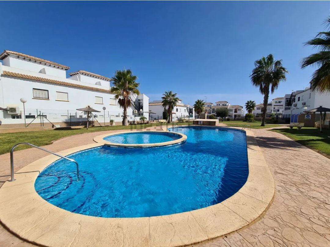 Renovated Townhouse la ciñuelica with comunity pool