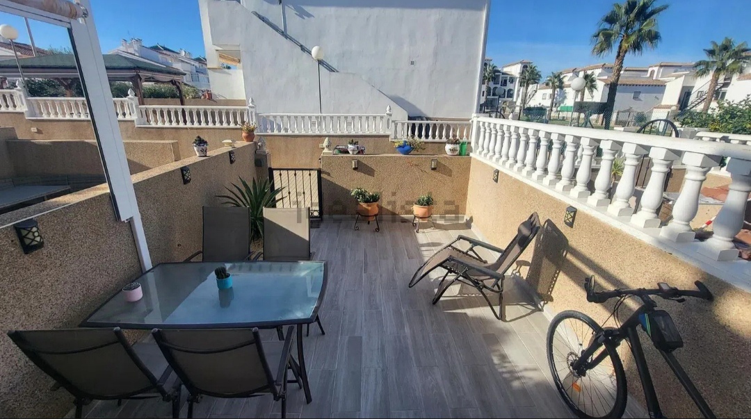 Renovated Townhouse la ciñuelica with comunity pool